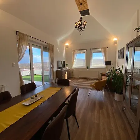 Hillside Apartman Apartment